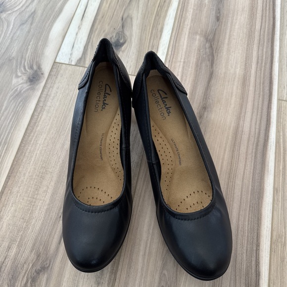 Clarks‎ Womens Chartli Fame Pump Size 8.5 D Black Leather Chunky Heel Comfy Shoe - Picture 2 of 5